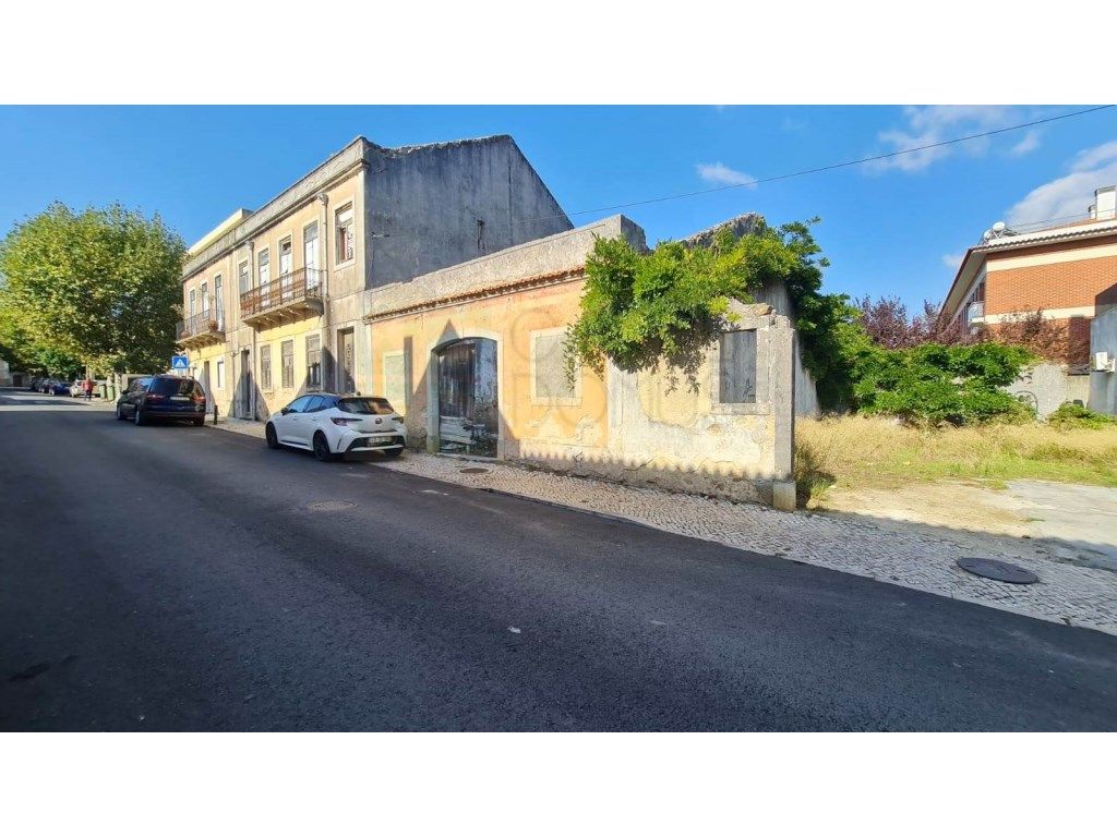 Lote de terreno para construção, no centro de Belas, Sintra