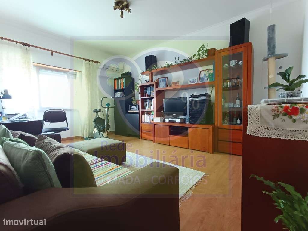 Apartamento T2, Bem localizado-1