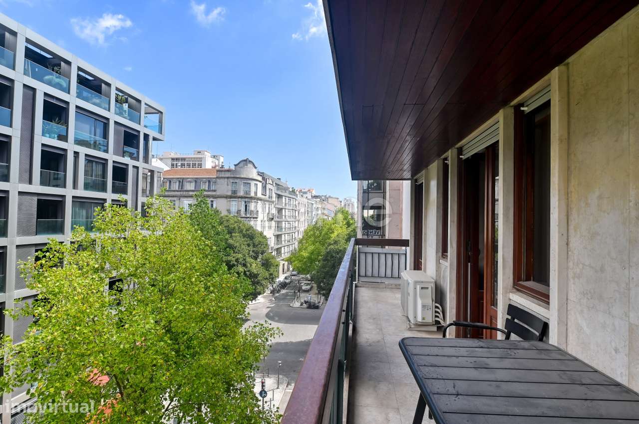 Apt T3 totalmente renovado no centro de Lisboa, junto à Gulbenkian-18
