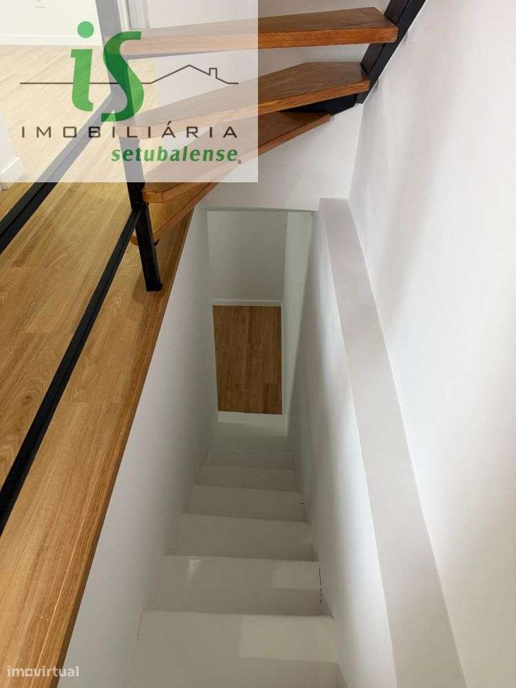 MORADIA PARA VENDA NO BAIRRO DA CONCEIÇÃO EM SETÚBAL-29