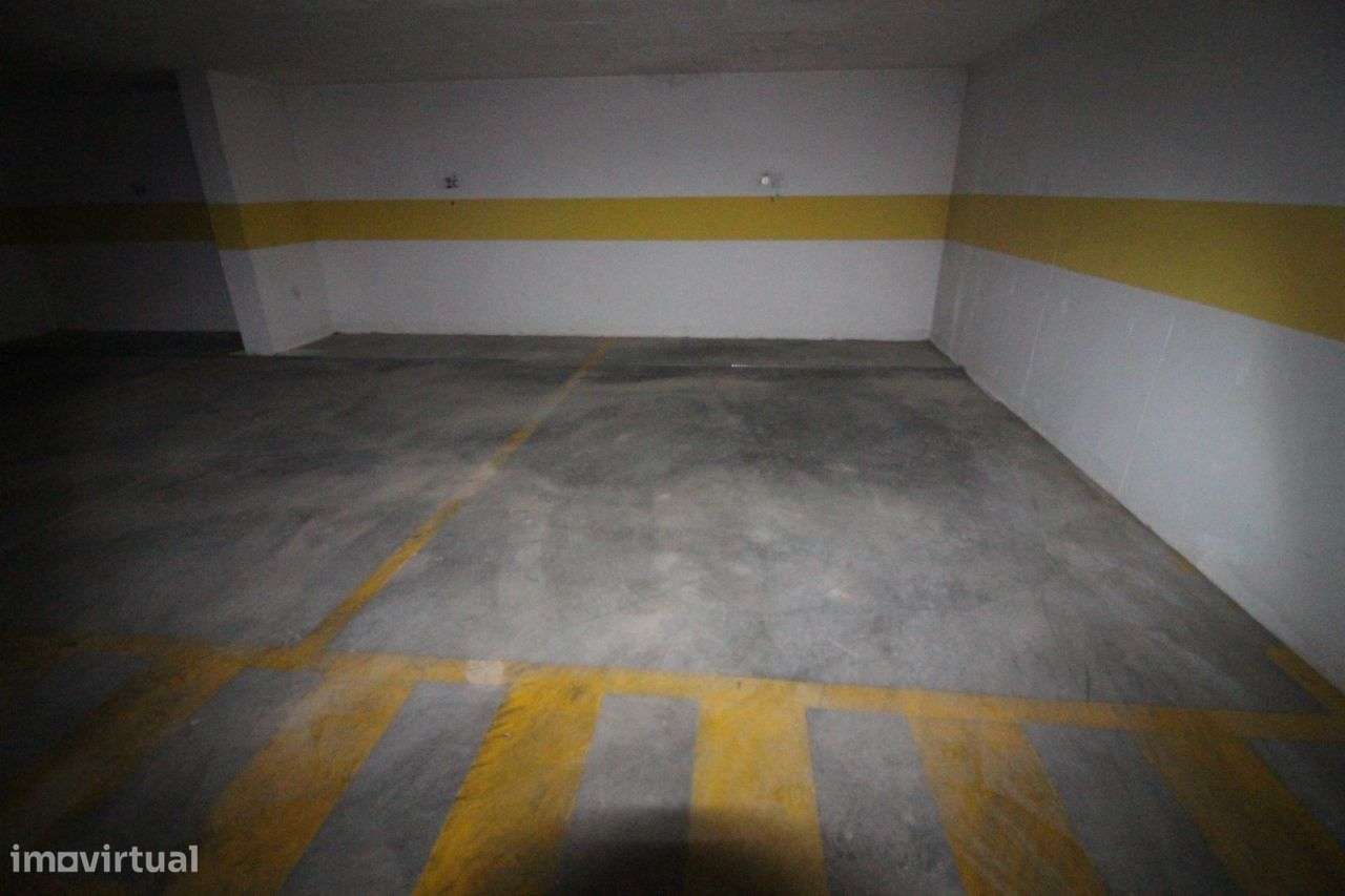 Armação de Pêra, T2 Semi-Novo com Piscina, Garagem e 2 wc´s-15