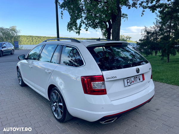 Skoda Octavia Combi 2.0 TDI DSG RS - 28