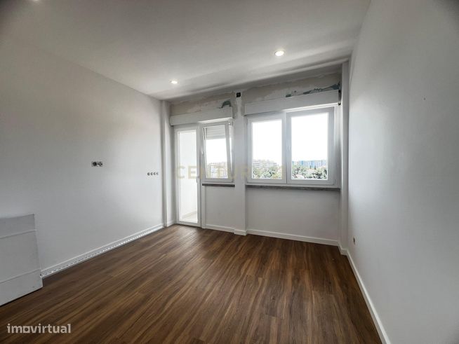 T2 com 90m² | Totalmente Remodelado com Acabamentos de Luxo – Sacavém-4