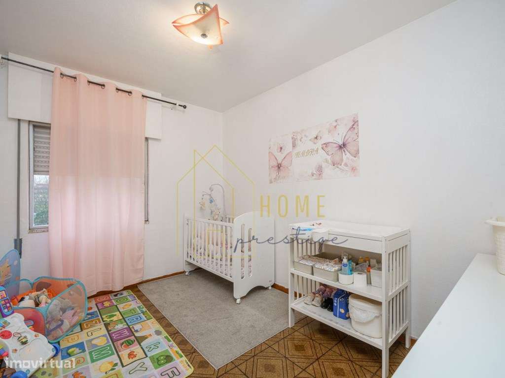 T2 em Setúbal - Sala Open Space e Prédio com Elevador-8