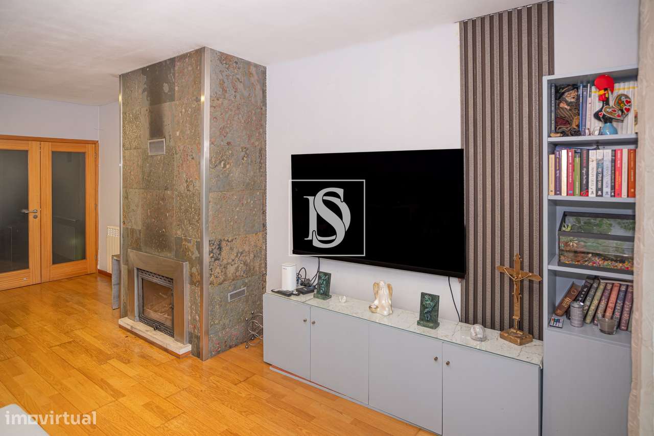 T3 com Suíte | Condomínio Fechado com Piscina | Barcelinhos-5