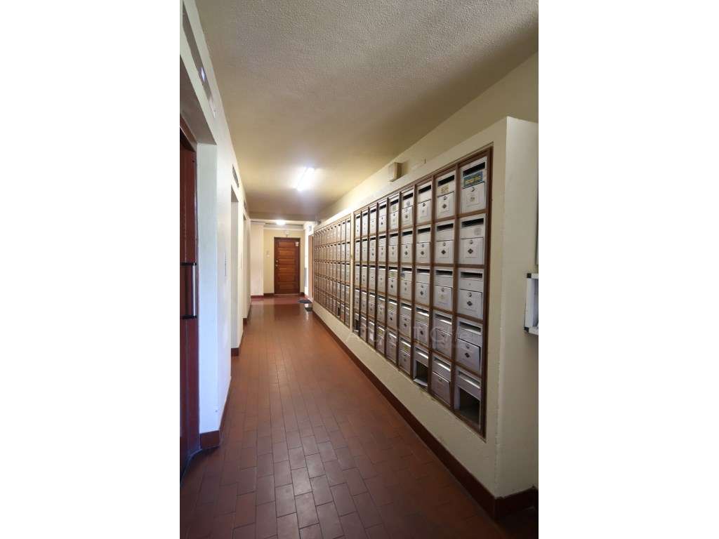 Apartamento T3 Santo António dos Cavaleiros-16