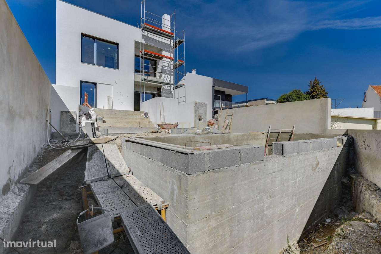 Moradia T4 com piscina em Caneças-18