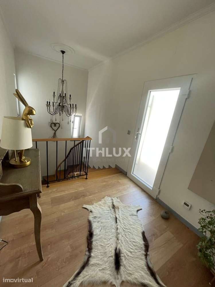 Villa de luxo impecavelmente apresentada com piscina e jardins em Tavi-33