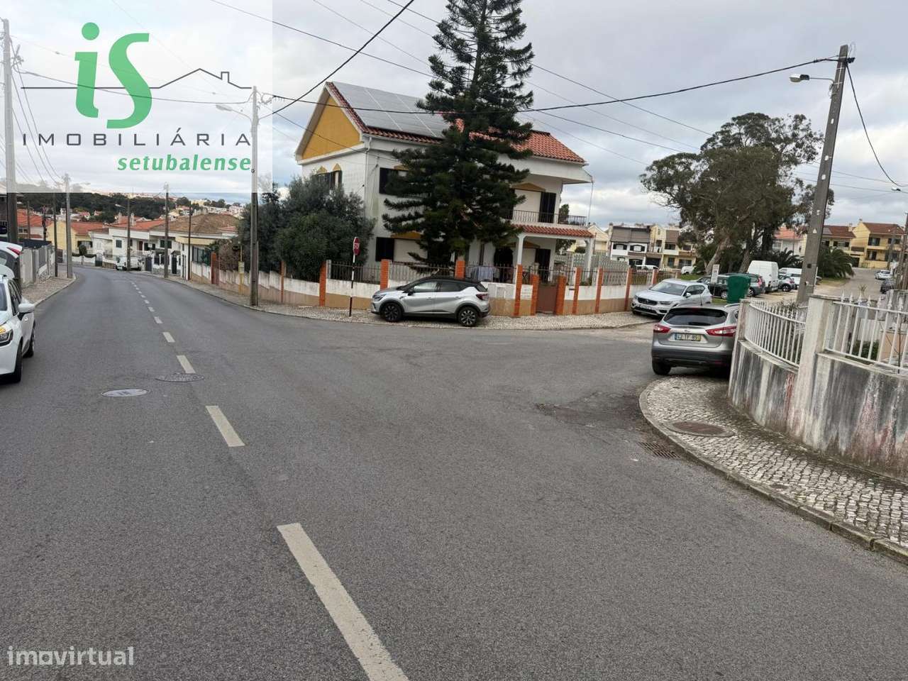 MORADIA T4 NA SOBREDA COM GARAGEM ISOLADA E TERRENO EM GAVETO.-42