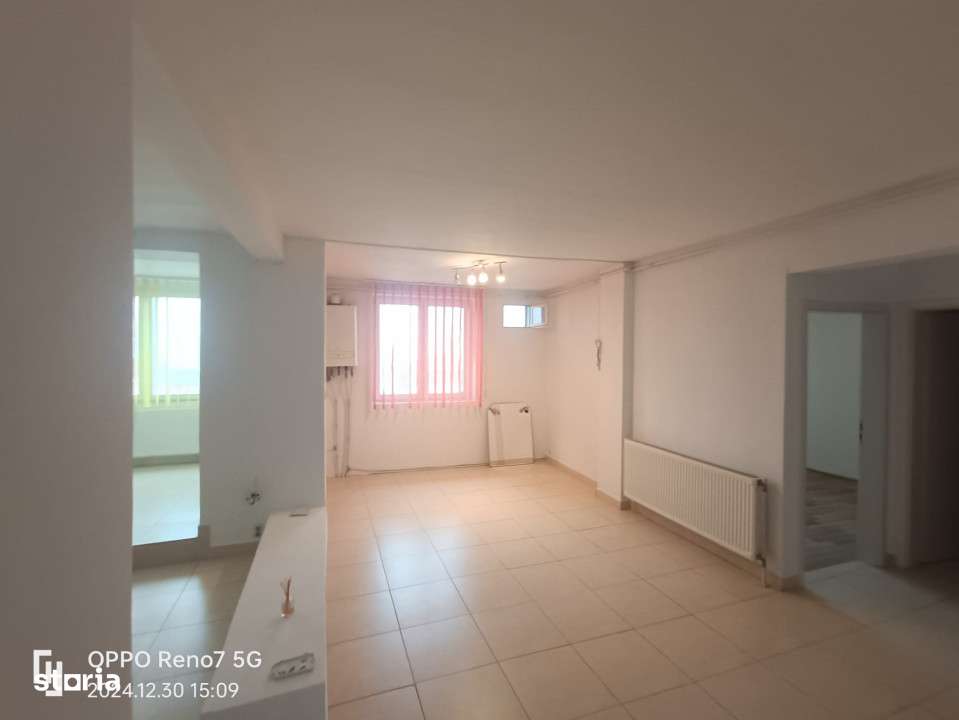 Apartament de vanzare 4 camere - living şi 3 dormitoare - Imagine principală: 4/13