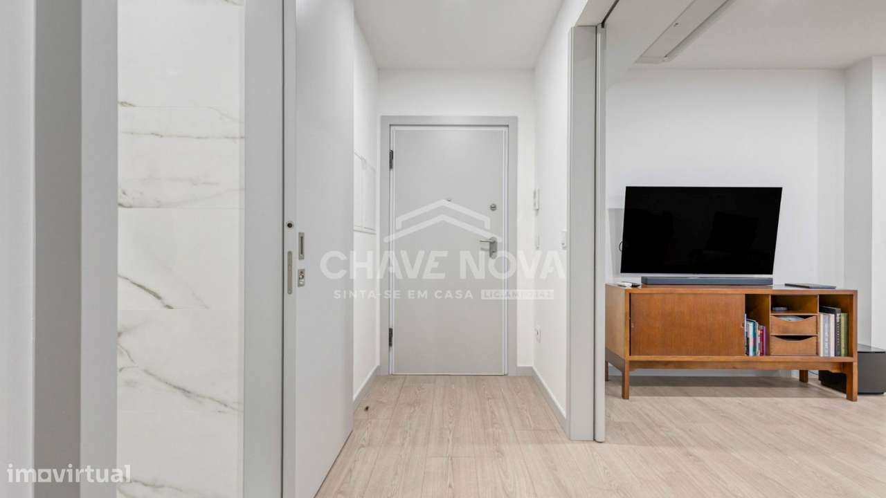 Apartamento T2 c/ Varanda e 2 Lugares de Garagem-Constituição/ Marquês-13