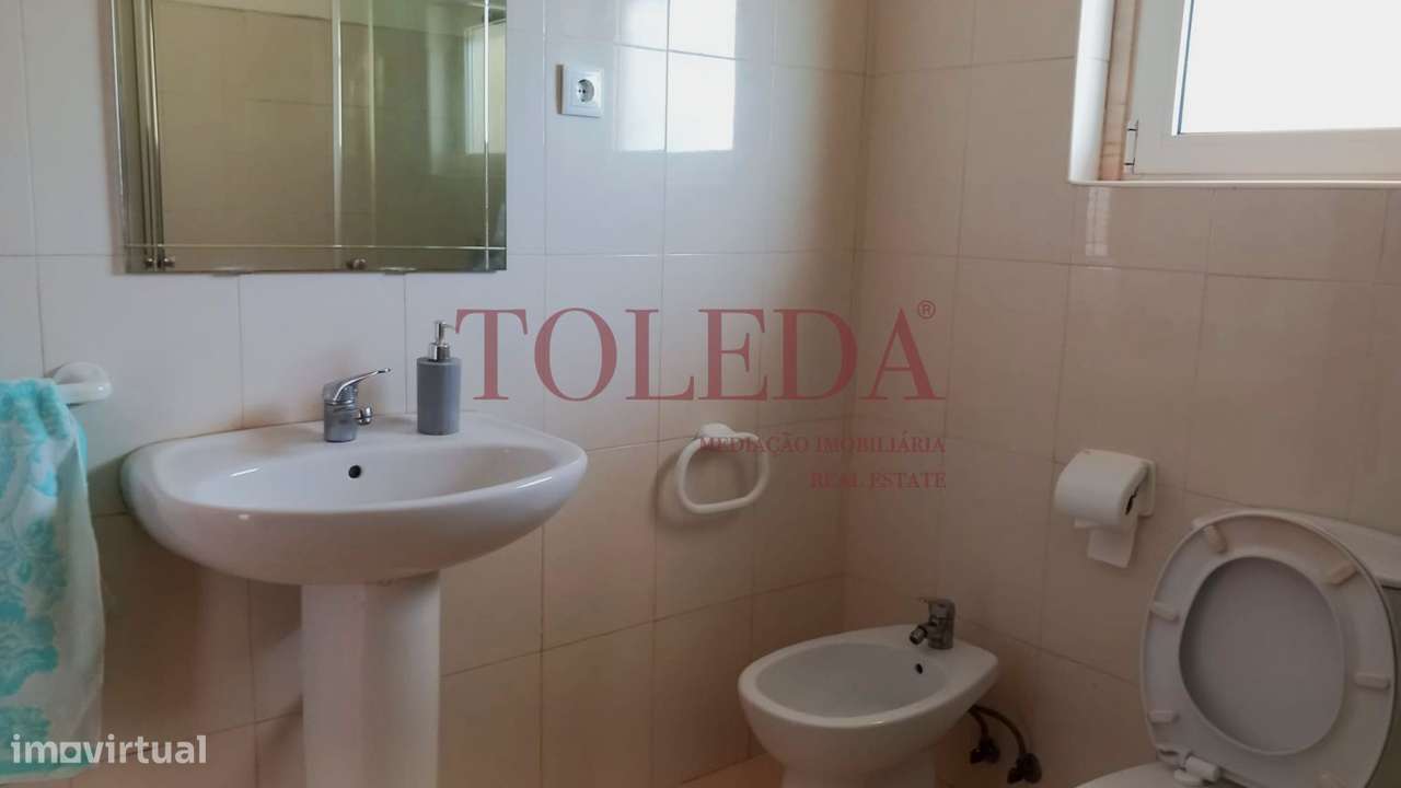 Moradia Bifamiliar com 2 T3 em Vialonga-22