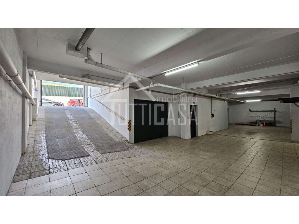 Apartamento T3 com garagem BOX em Alcainça-45