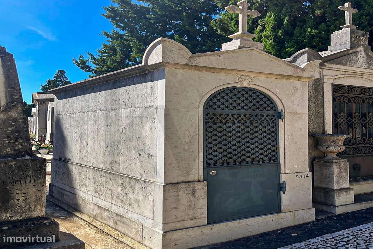 Jazigo em Mármore para 3 Lugares | Cemitério dos Prazeres | Lisboa-1