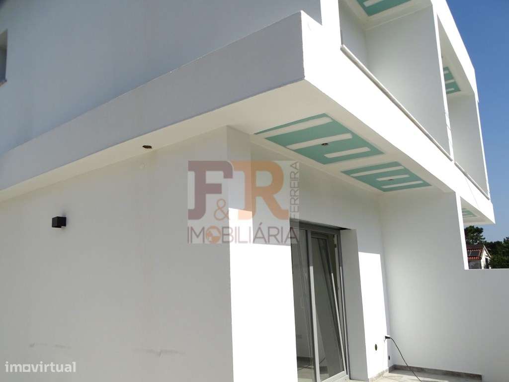 Geminada Duplex T2+1 com Pérgula Fernão Ferro-14