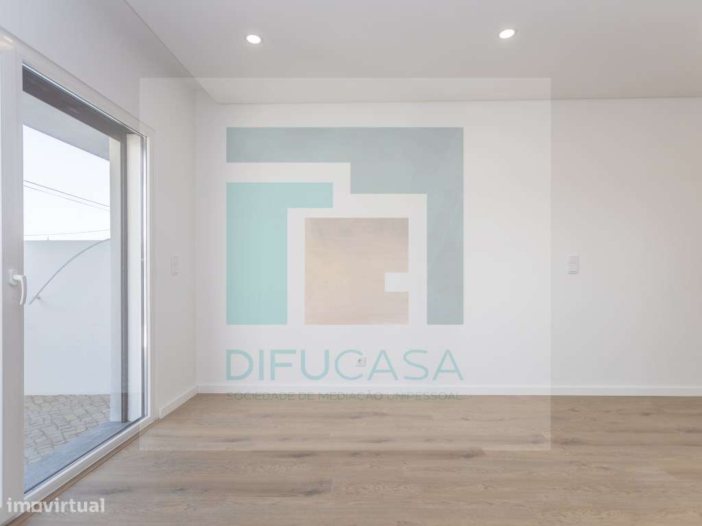 R084_2_Moradia Geminada T3+1-12