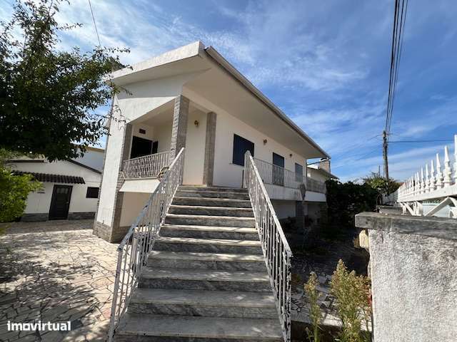 Moradia c/ Garagem, 692m2 de terreno, na Aroeira!-6