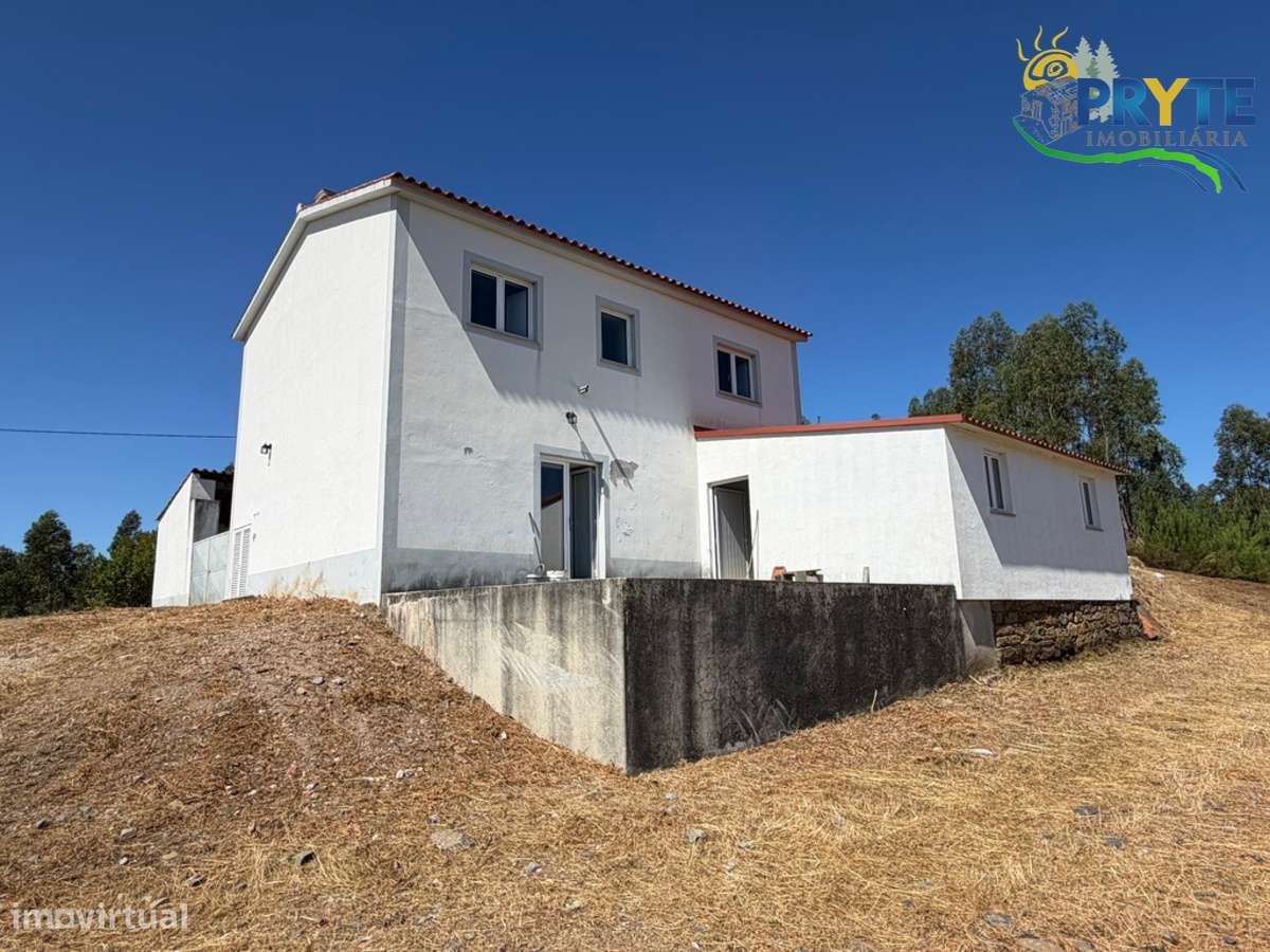 Quinta com moradia T3 , anexos e ruínas em Pedrógão Grande-11