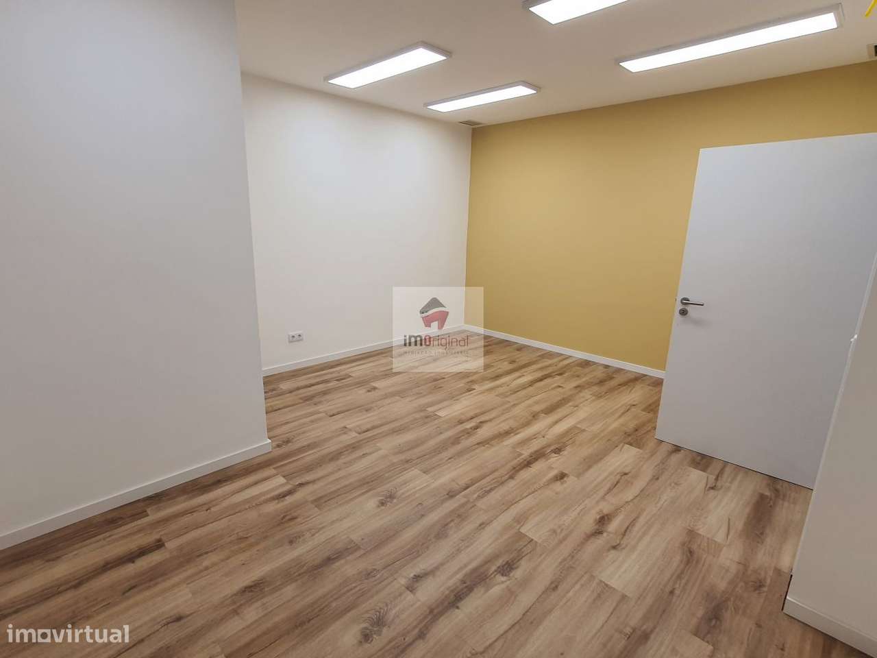 Loja / escritório junto Metro / Câmara de Gaia-24