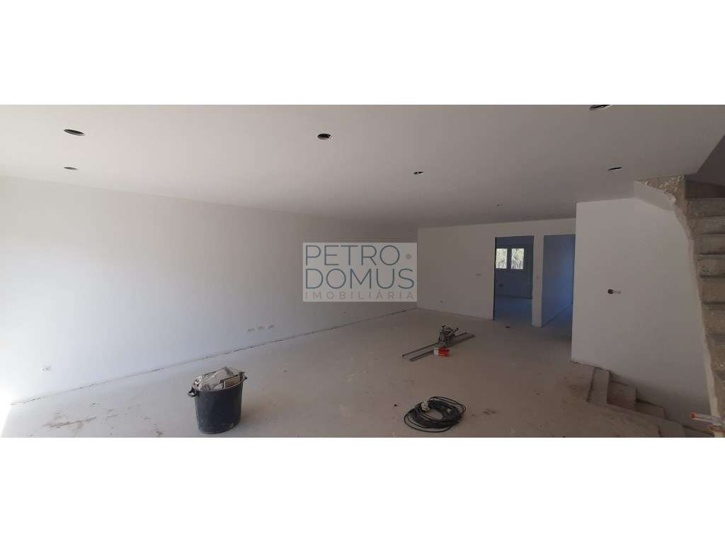 MORADIA T4+SÓTÃO AMPLO COM 50 m2 - CASAL DOS MATOS-3