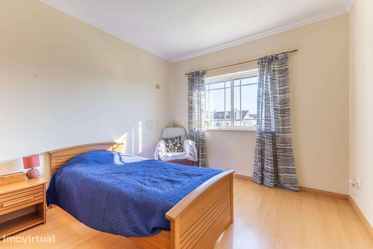 Moradia em Banda T4 | 3 Pisos | Aldeia de Paio Pires 490.000 € | 249 m-29