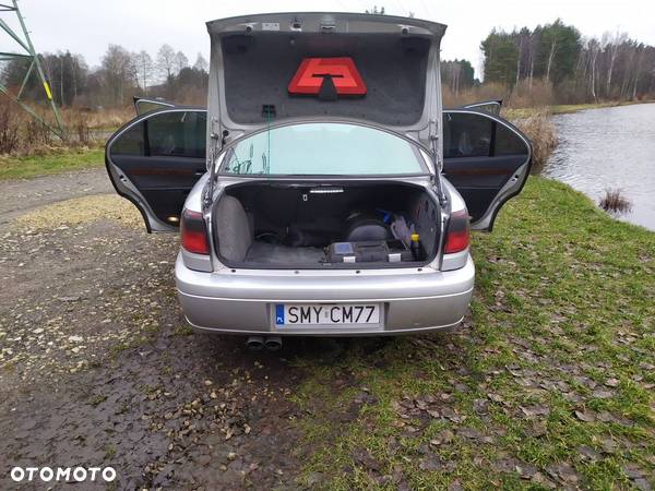 Opel Omega 2.2 Elegance - 2