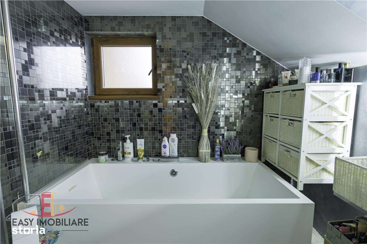 Casa moderna cu piscina, panouri solare, pompa caldura si teren de 140-10