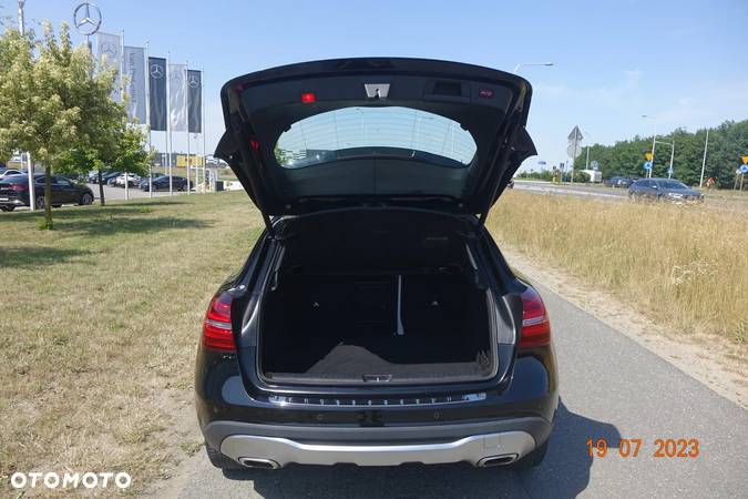 Mercedes-Benz GLA 180 7G-DCT - 36