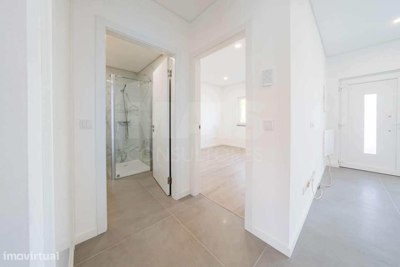 Moradia T3+1 Garagem, Logradouro e Vista Mar - Grande imagem: 4/42