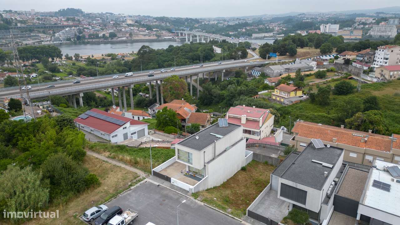 Moradia Geminada V4 c/ Piscina e Vistas Rio Douro em Oliveira do Douro-36