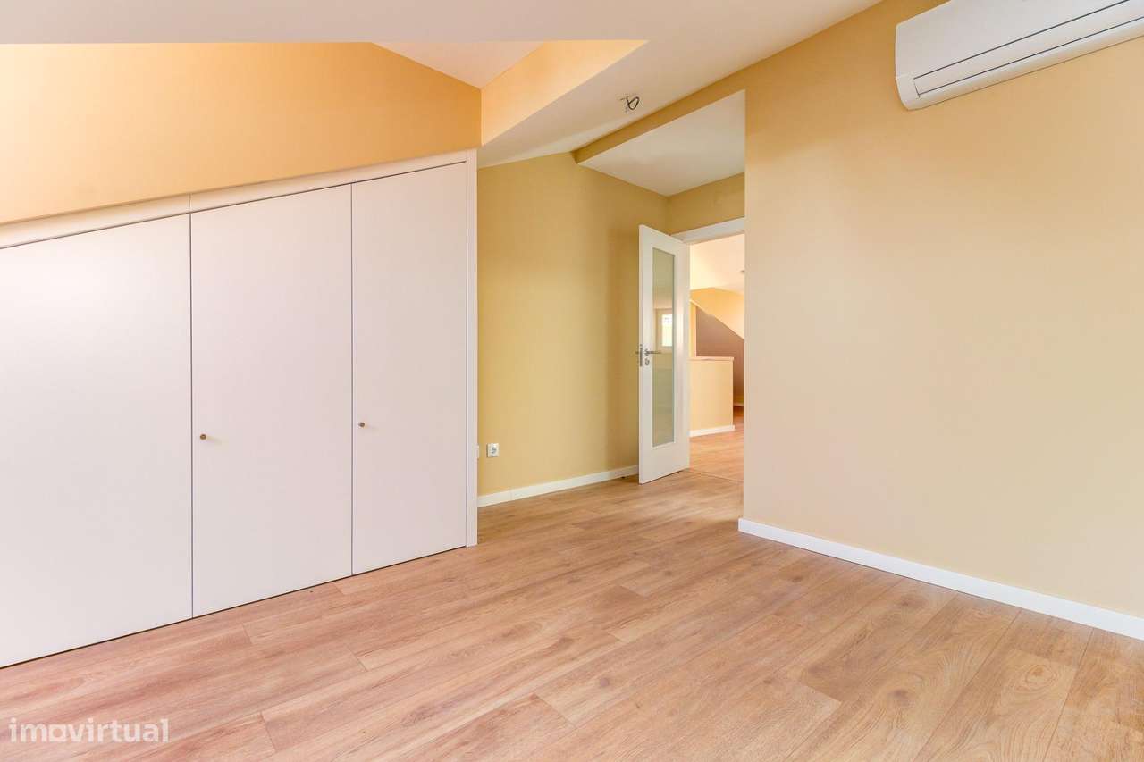 Apartamento T2 Duplex com 140m2, em Massamá-23