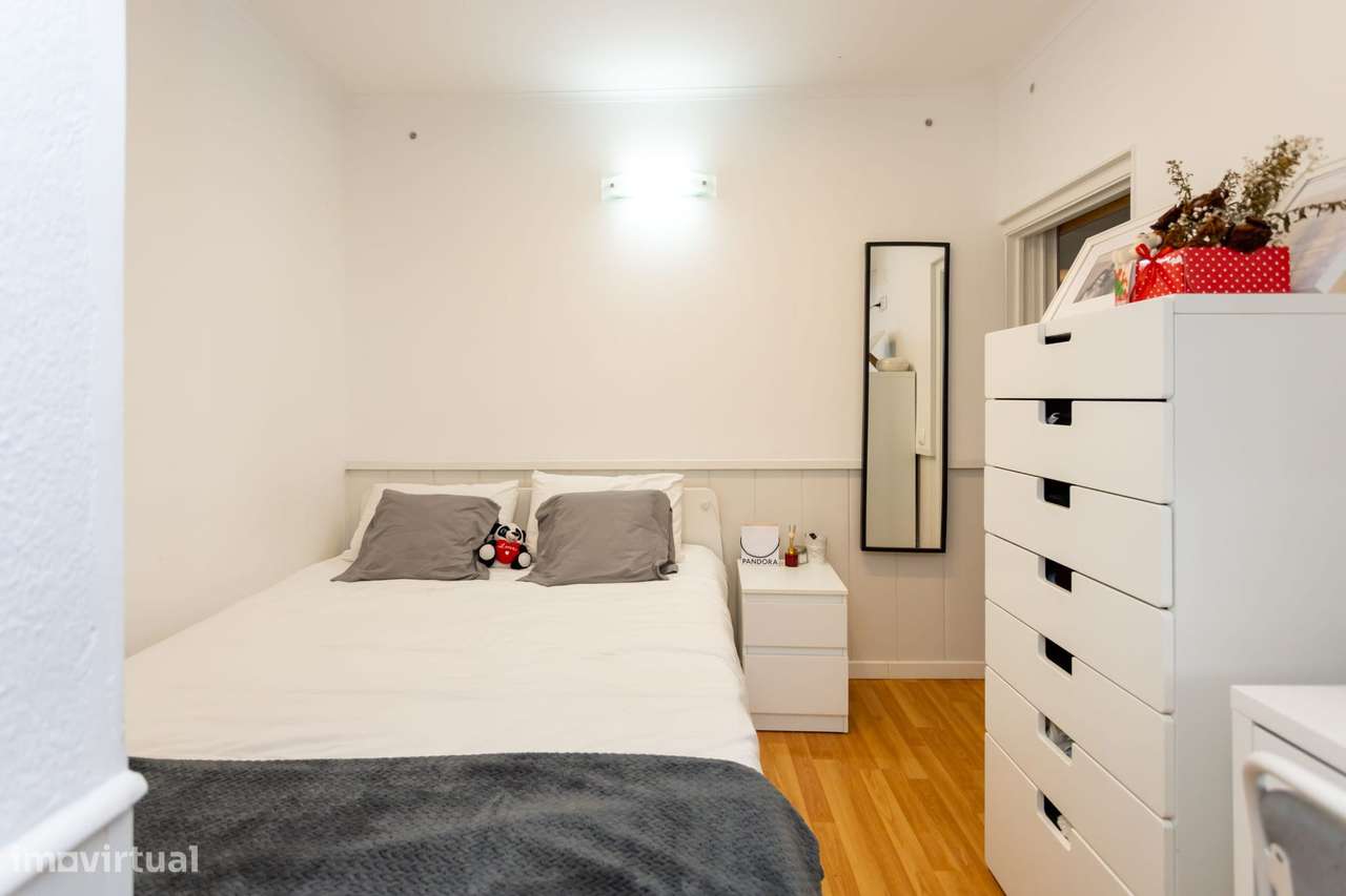 Moradia independente na Rua da Escola Nova-13