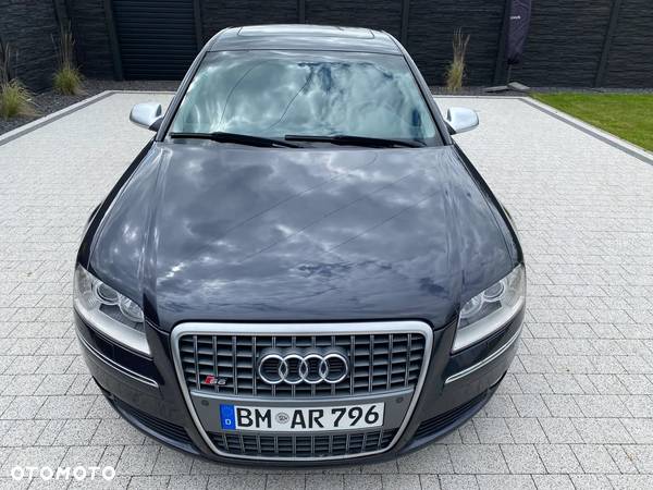 Audi A8 4.2 Quattro - 12