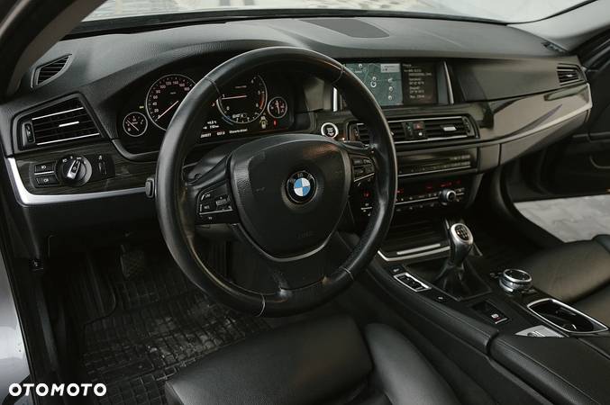 BMW Seria 5 525d Luxury Line - 8