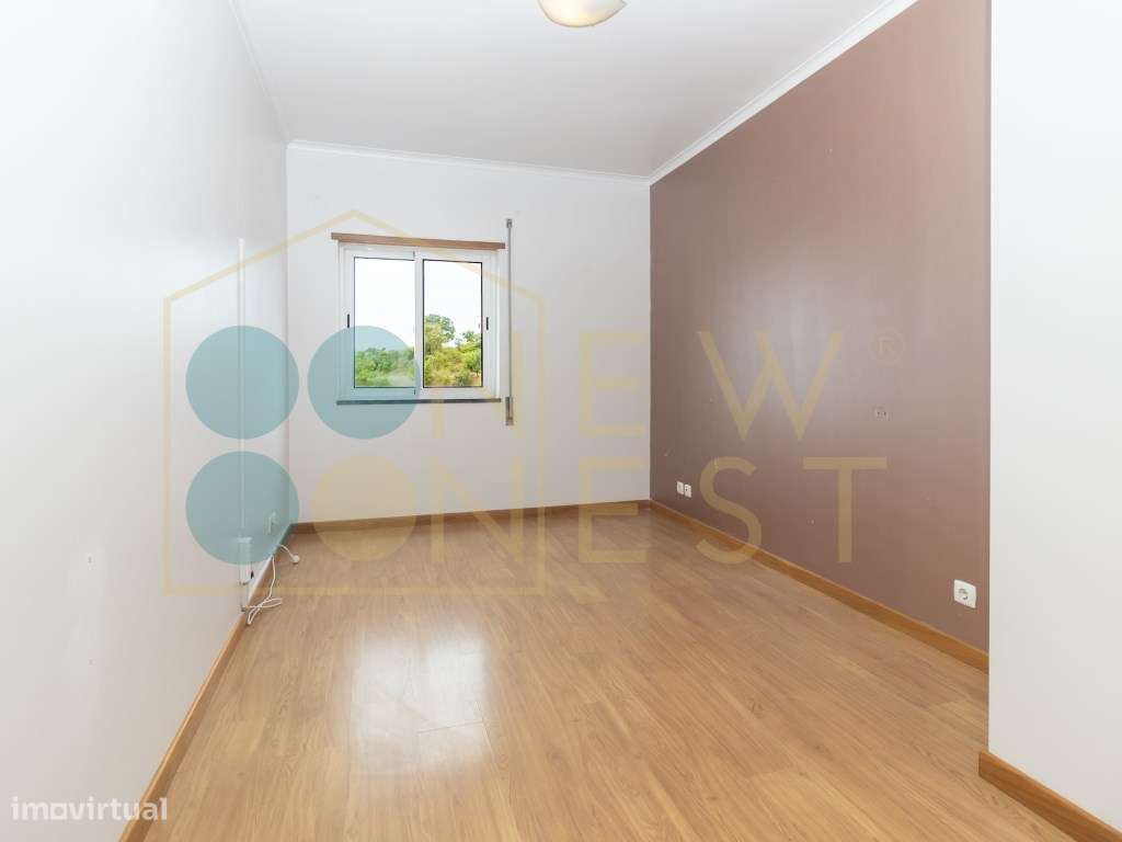 Apartamento T2 com elevador, parqueamento e arrecadação nas Manteig...-17