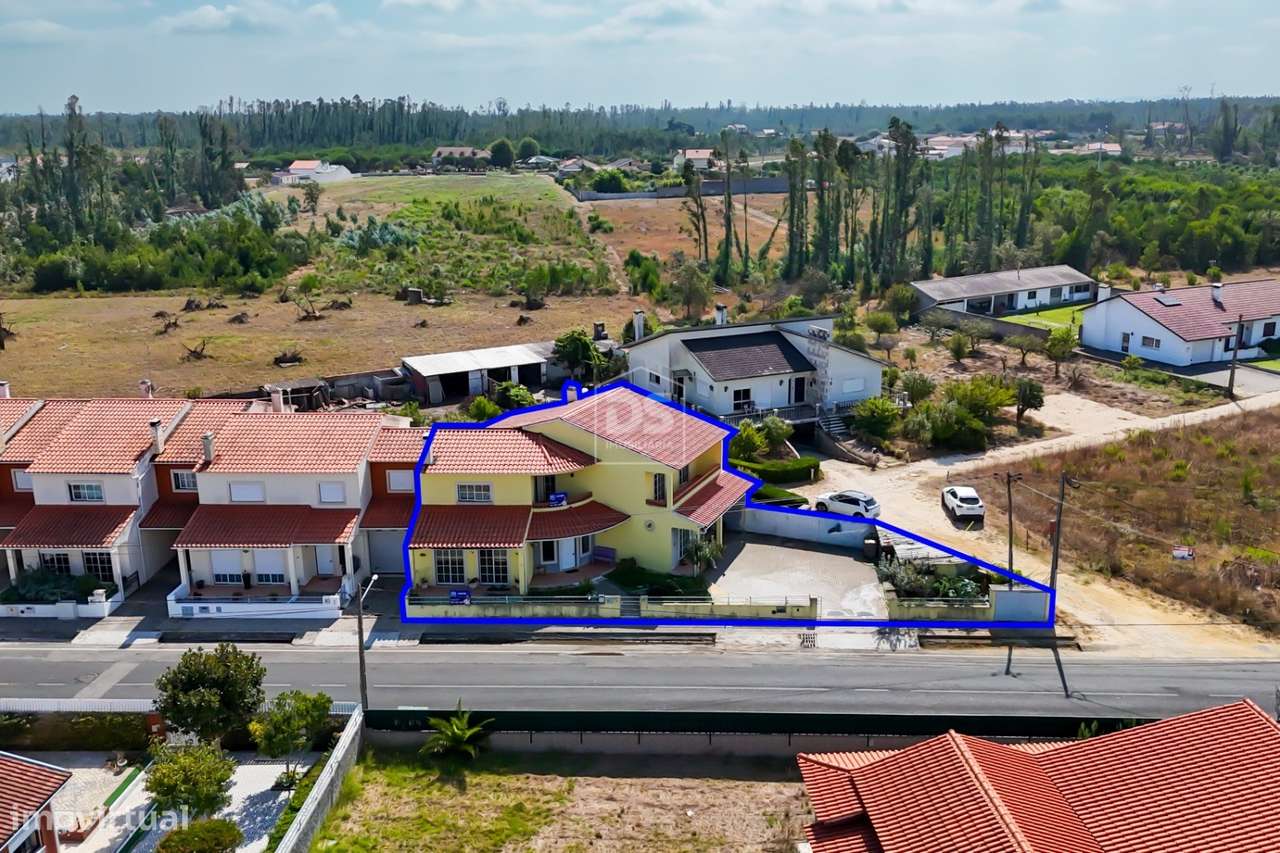 Moradia T5 geminada na Garcia, Marinha Grande-21