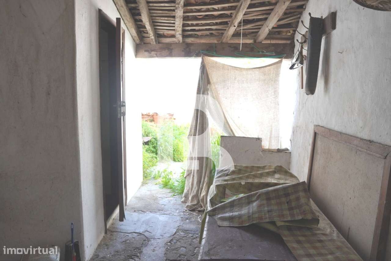 Moradia  T7 de 2 pisos p/ recuperação total em Avis-11