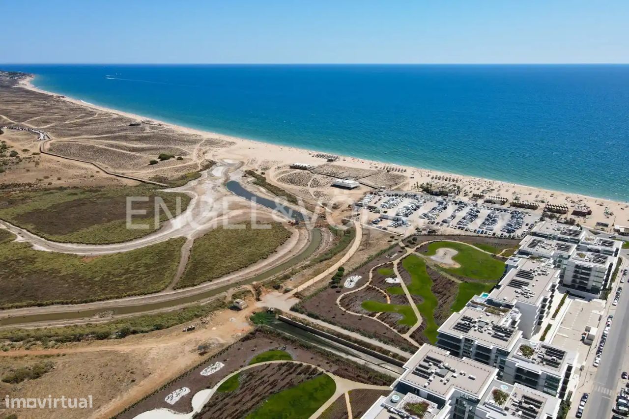 Apartamento de luxo de último piso com vista mar e a 50m da praia