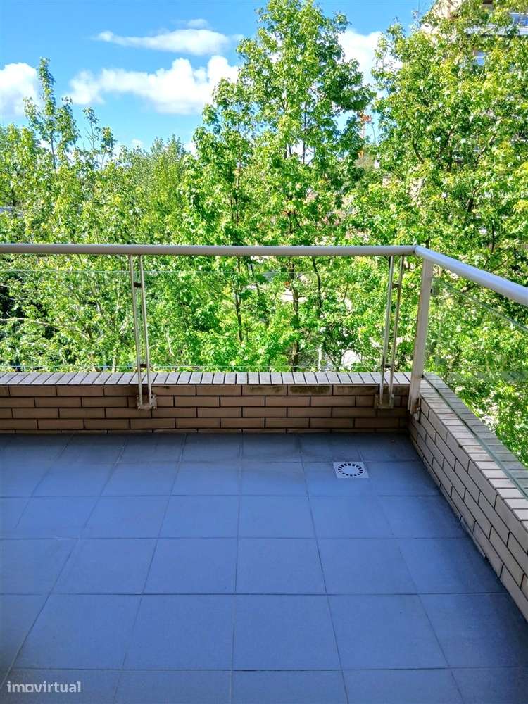 Apartamento T3 com Varanda junto à Praça do Império – Foz do Douro-20