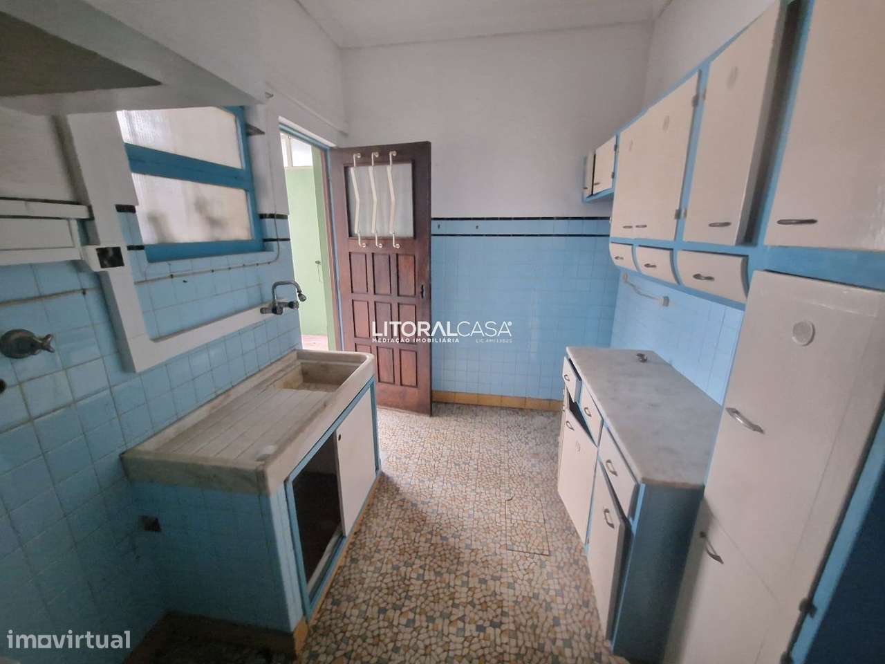 Prédio com 6 Apartamentos - Grande imagem: 2/30