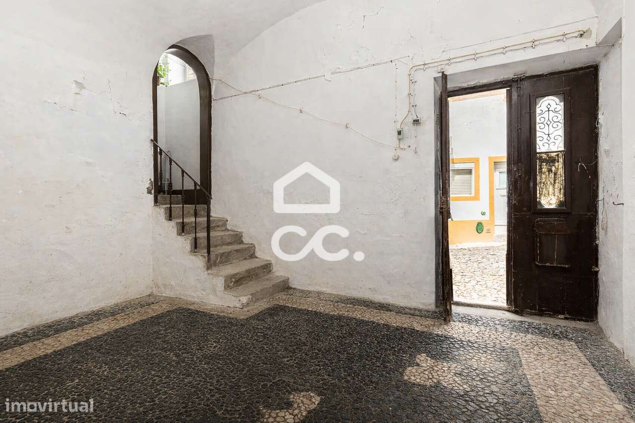 Moradia T3 Bifamiliar de 1º andar com Terraço no Centro Histórico de É-20