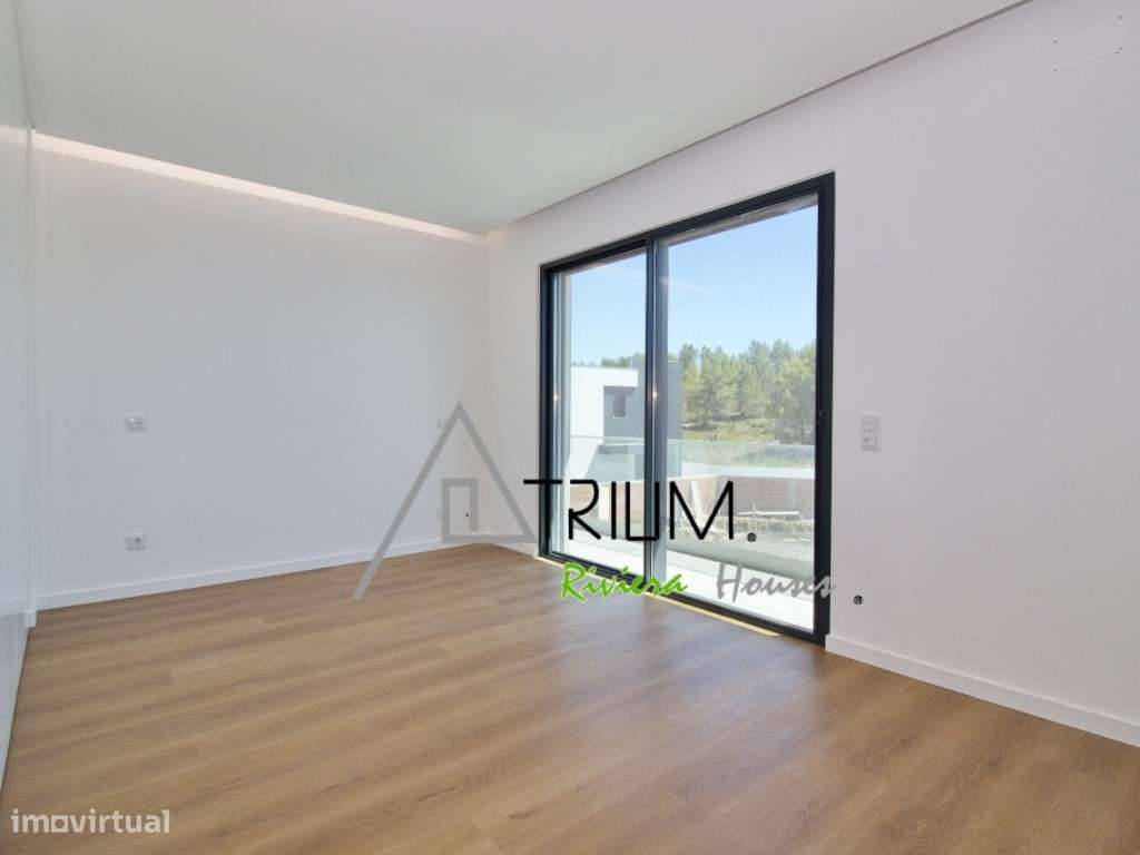 Moradia T4+1 Isolada com piscina e jardim nova-34