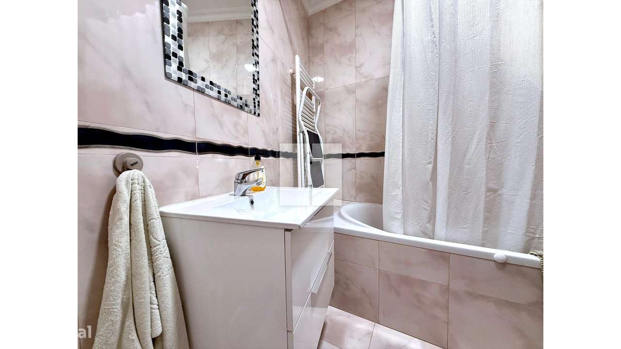 Apartamento T3 c/ Terraço e Garagem-34