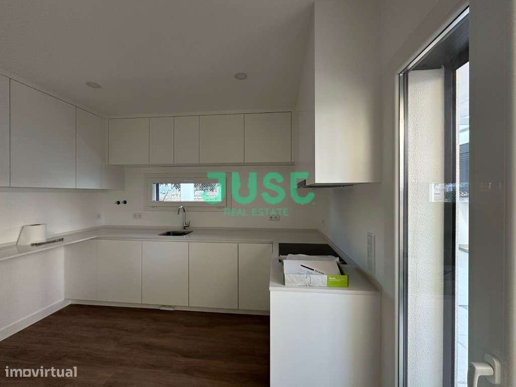 Apartamento T2 com suíte com closet, terraço e uma 1 vaga de garage...-8