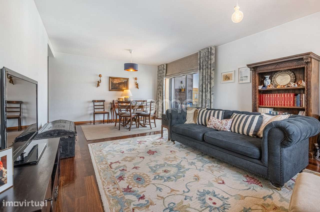 Apartamento T4 com varanda e 2 lugares de garagem na Prelada, Porto - Grande imagem: 3/36