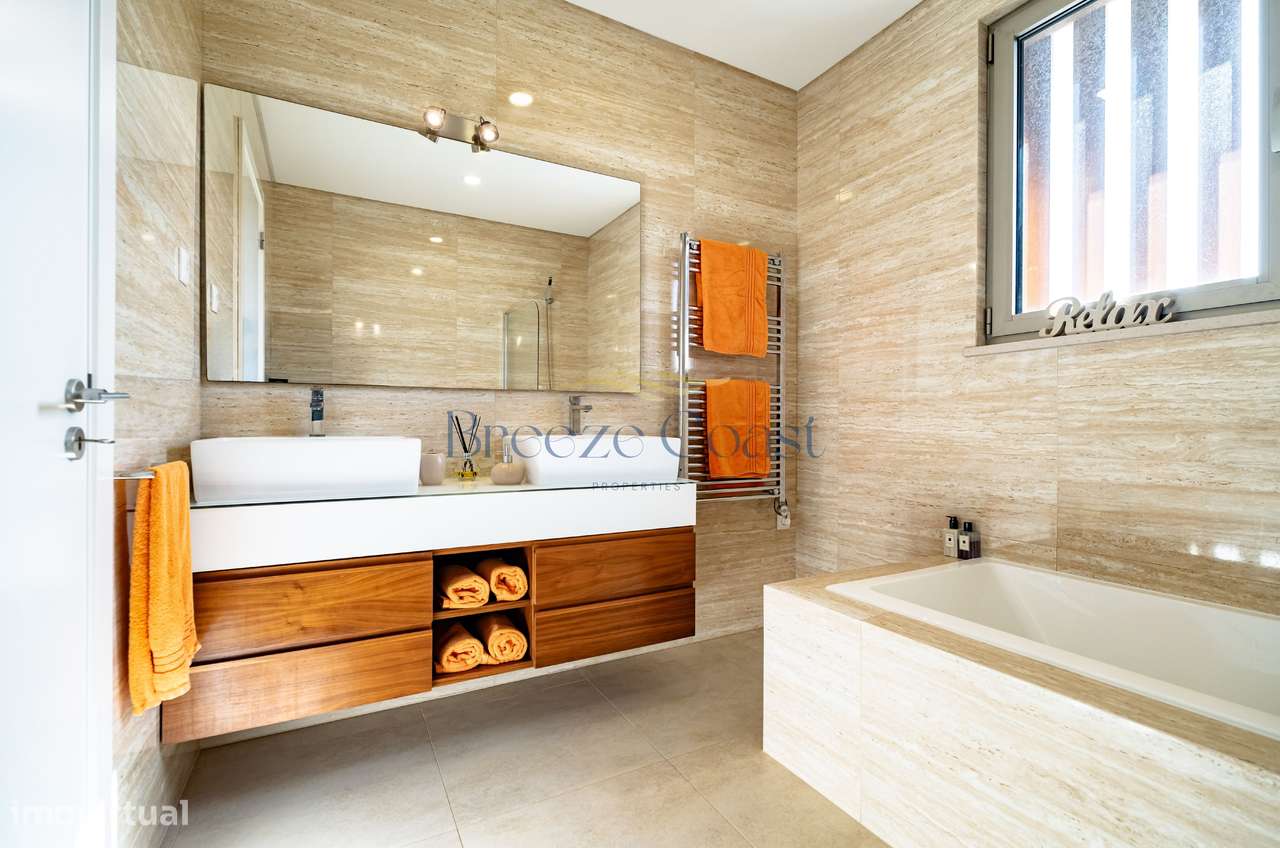 Moradia T4+1 de luxo com elevador-16