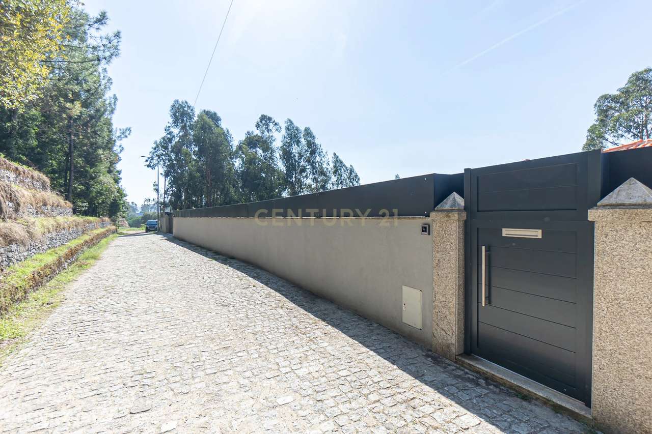 Fantástica moradia T4 de Luxo com piscina em Valongo-53