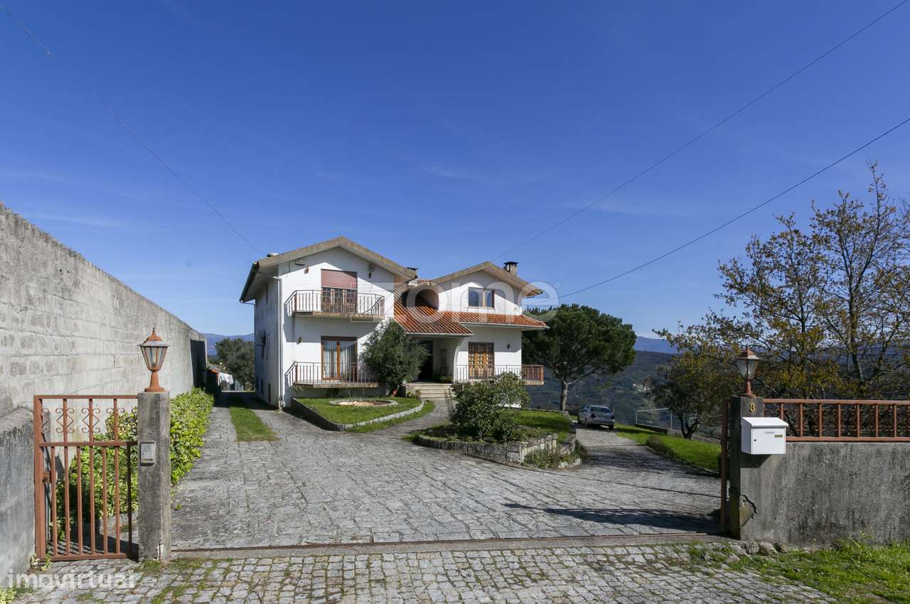 Moradia de Charme com vistas panorâmicas - Grande imagem: 2/57