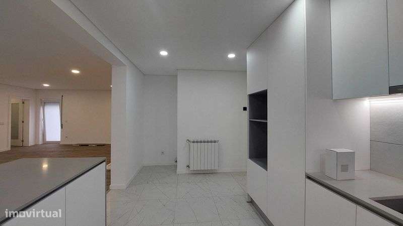 Moradia T4 com logradouro e jardim - Grande imagem: 5/12