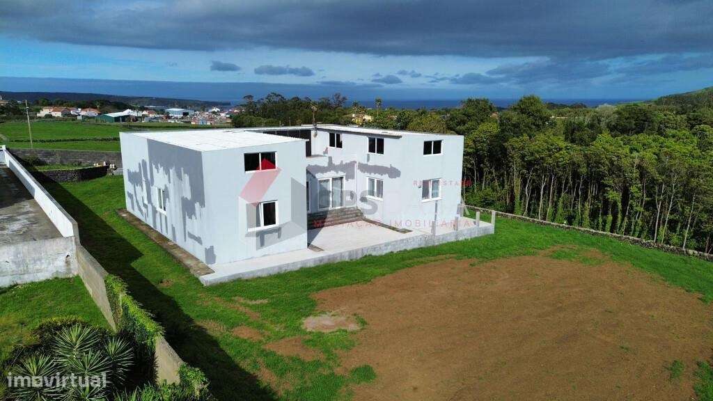 Moradia T4 com garagem – terreno de 1.936 m2-51